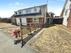 Pyfleet Close - click for photo gallery